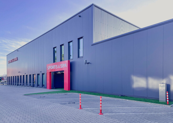 Sports & Spa - Modernes, von Gundlach gebautes Fitnessstudio im Gewerbegebiet in Hannover/ Südstadt