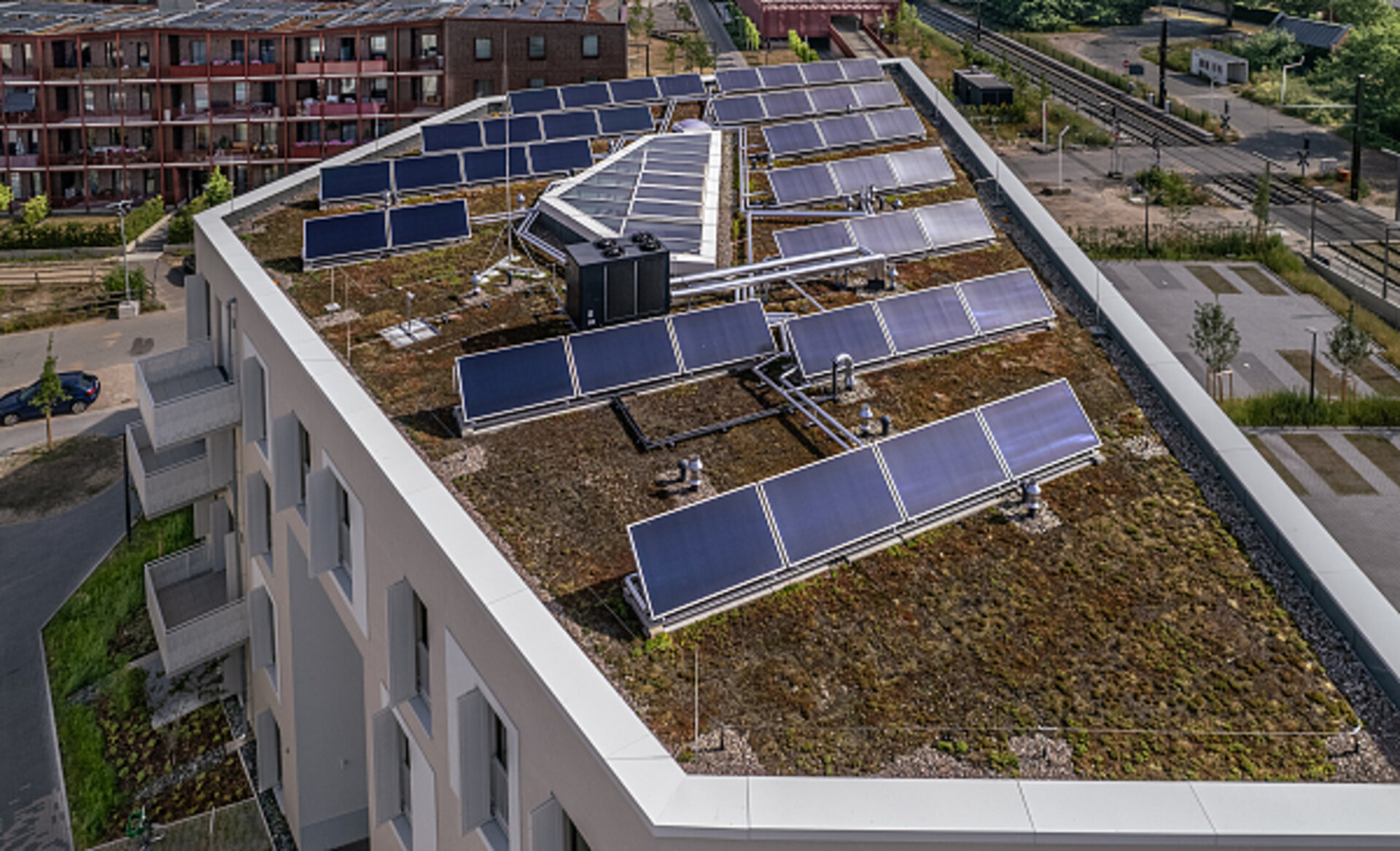 Photovoltaikanlagen auf einem Dach im Herzkamp