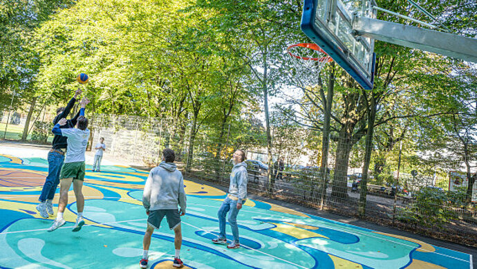 Our Court: Neuer Basketballplatz mit Graffiti in der List