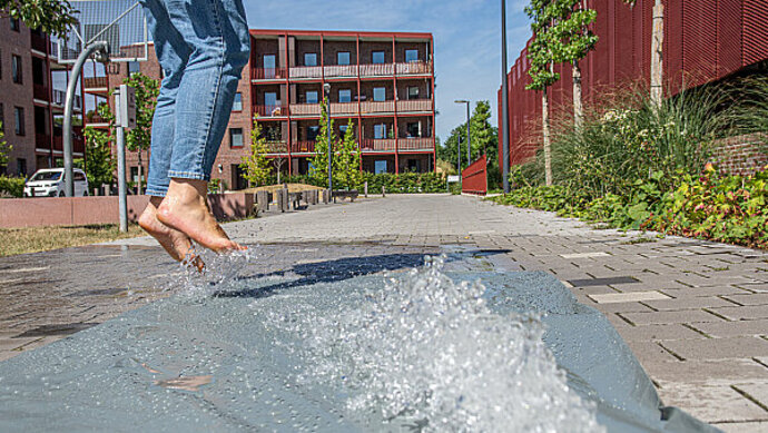 Bild vom Wasserfest in Herzkamp, es zeigt eine überflutete Mulde.